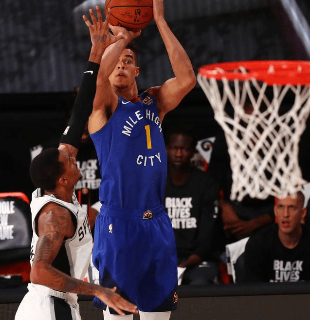  约基奇狂揽28分20篮板掘金轻取马刺豪取六连胜  